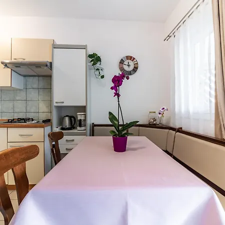 Cozy Mendula Apartment