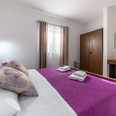 With Parking Mendula Medulin