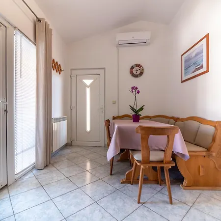 Apartment Cozy Mendula *