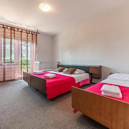 Apartamento With Parking Mendula
