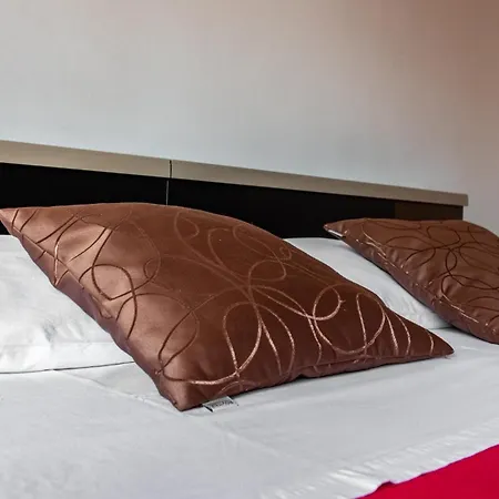 Cozy Mendula *