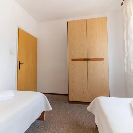 With Parking Mendula Apartamento *
